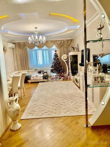 Satılır 4 otaqlı köhnə tikili 110 m², İnşaatçılar m., photo 1 from 31