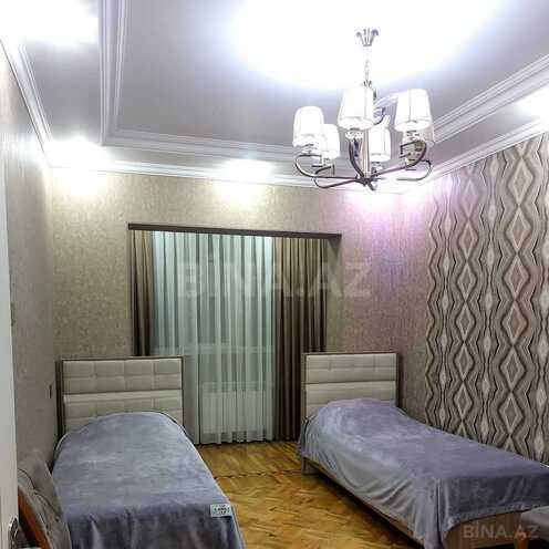 Satılır 4 otaqlı köhnə tikili 110 m², İnşaatçılar m., photo 14 from 23