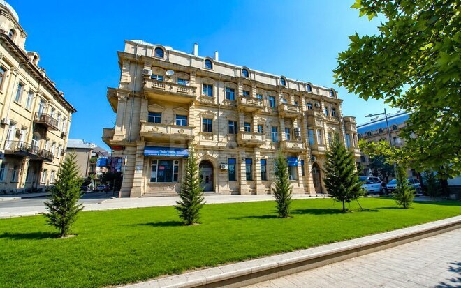 Satılır 3 otaqlı köhnə tikili 90 m², Nizami m., photo 1 from 9