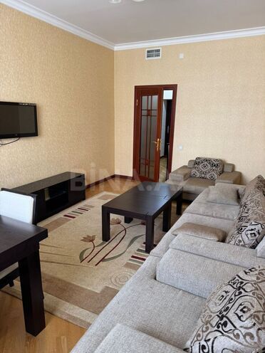 Сдаётся 2-комн. новостройка 80 м², м. Низами, photo 1 from 13