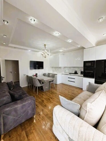 Сдаётся 3-комн. новостройка 87 м², м. 8 ноября, photo 1 from 10