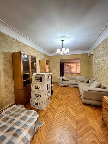 Satılır 2 otaqlı köhnə tikili 60 m², Şah İsmayıl Xətai m., photo 1 from 19