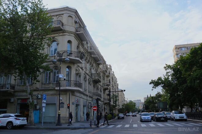 Satılır 6 otaqlı köhnə tikili 240 m², Səbail r., photo 1 from 31