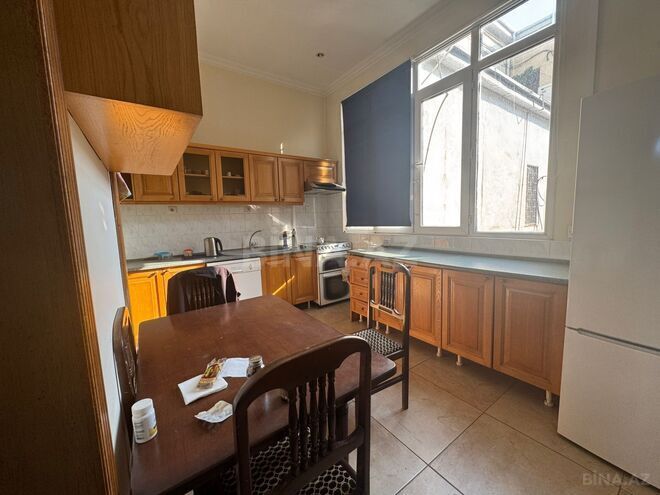 Satılır 6 otaqlı köhnə tikili 240 m², Səbail r., photo 10 from 31