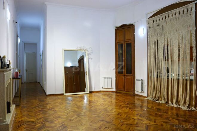 Satılır 6 otaqlı köhnə tikili 240 m², Səbail r., photo 13 from 31