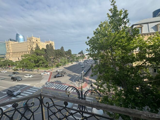 Satılır 6 otaqlı köhnə tikili 240 m², Səbail r., photo 30 from 31