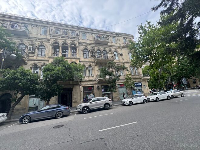 Satılır 6 otaqlı köhnə tikili 240 m², Səbail r., photo 4 from 31