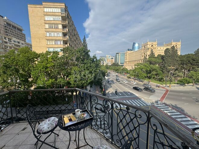 Satılır 6 otaqlı köhnə tikili 240 m², Səbail r., photo 29 from 31