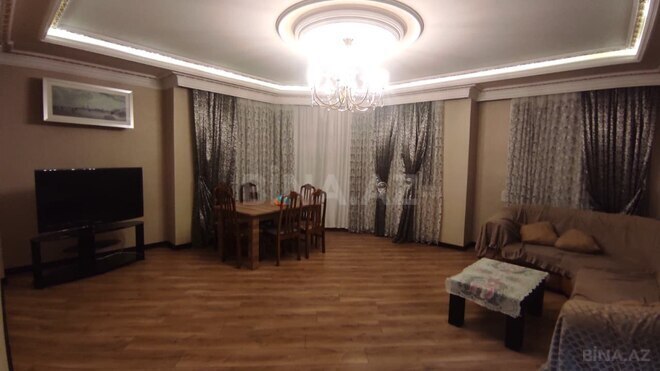 Сдаётся 3-комн. новостройка 125 м², м. Нефтчиляр, photo 1 from 10