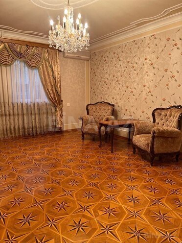 Продаётся 4-комн. вторичка 141 м², м. Кара Караев, photo 17 from 32