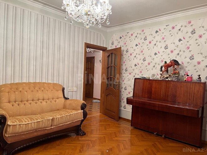 Продаётся 4-комн. вторичка 141 м², м. Кара Караев, photo 21 from 32