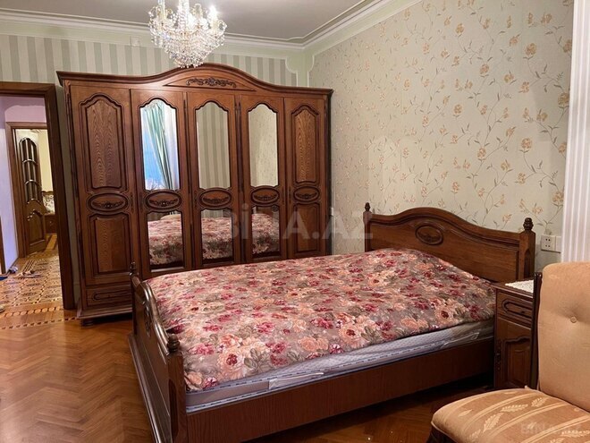 Продаётся 4-комн. вторичка 141 м², м. Кара Караев, photo 23 from 32