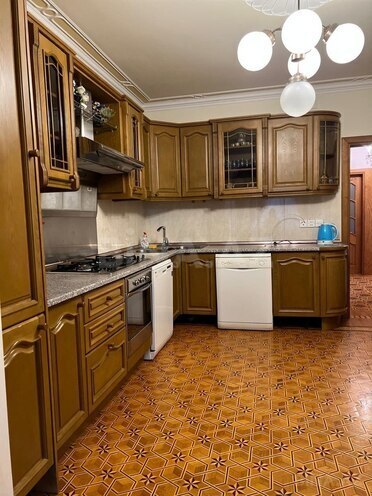Продаётся 4-комн. вторичка 141 м², м. Кара Караев, photo 6 from 32