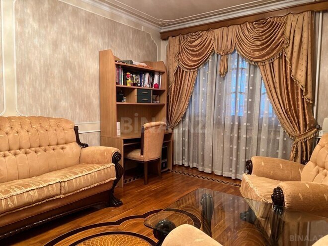 Продаётся 4-комн. вторичка 141 м², м. Кара Караев, photo 11 from 32