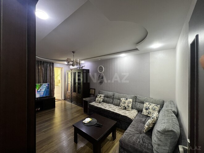 Продаётся 3-комн. вторичка 70 м², м. Нефтчиляр, photo 1 from 15