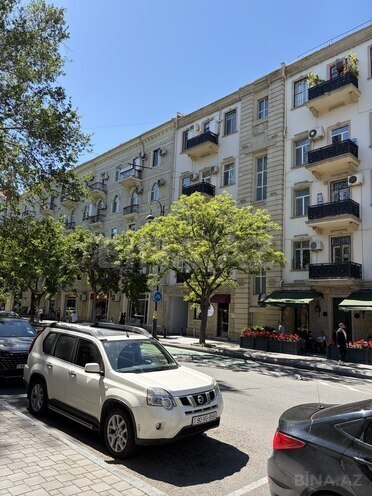 Satılır 2 otaqlı köhnə tikili 60 m², 28 May m., photo 1 from 11