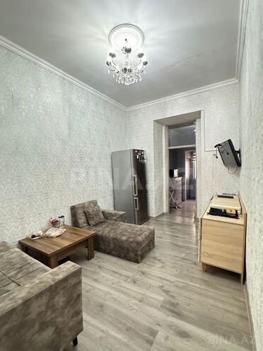 Satılır 3 otaqlı köhnə tikili 50 m², Sahil m., photo 1 from 10