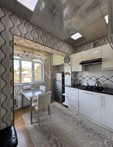 Satılır 4 otaqlı köhnə tikili 100 m², İnşaatçılar m., photo 12 from 15