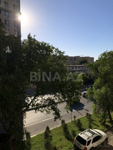 Продаётся 3-комн. вторичка 70 м², м. Ази Асланов, photo 10 from 11