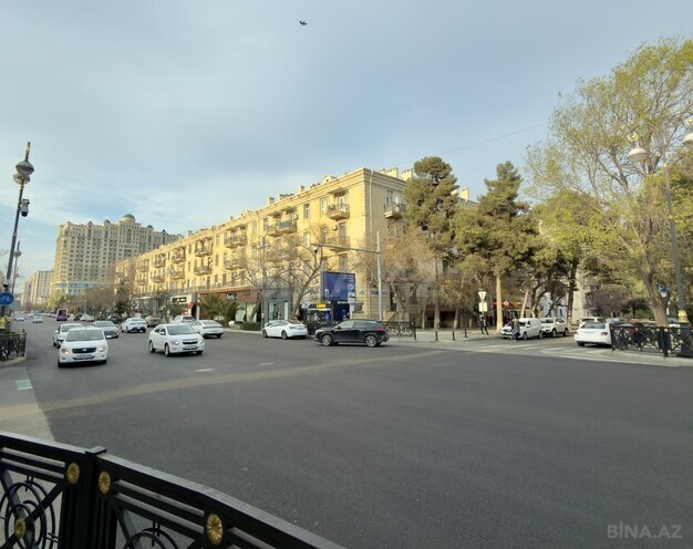 Продаётся 3-комн. вторичка 80 м², м. Элмляр Академиясы, photo 1 from 21