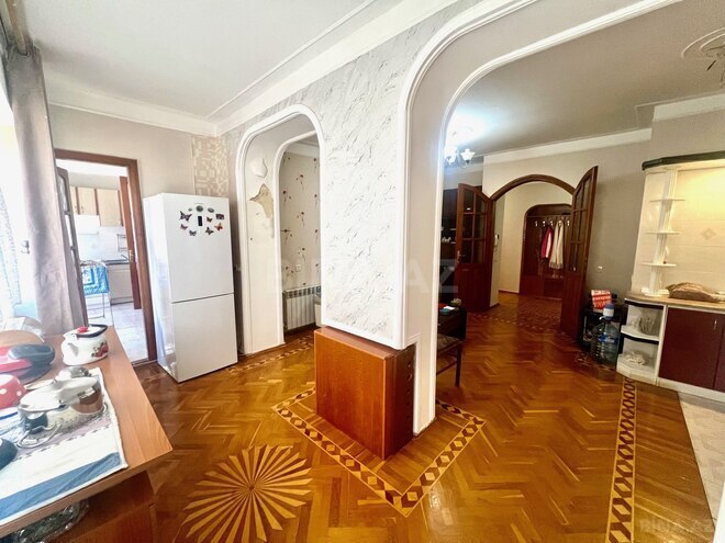 Satılır 5 otaqlı köhnə tikili 120 m², Nəsimi r., photo 7 from 30