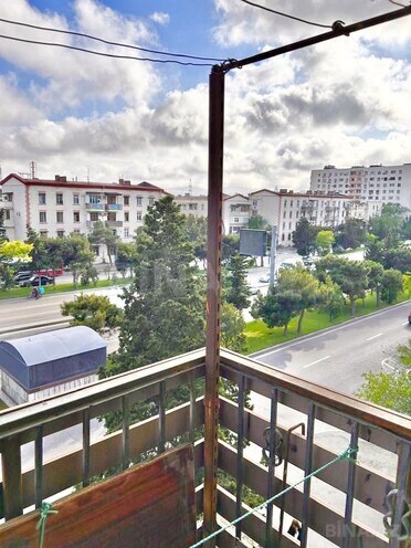 Satılır 3 otaqlı köhnə tikili 75 m², Qara Qarayev m., photo 8 from 12