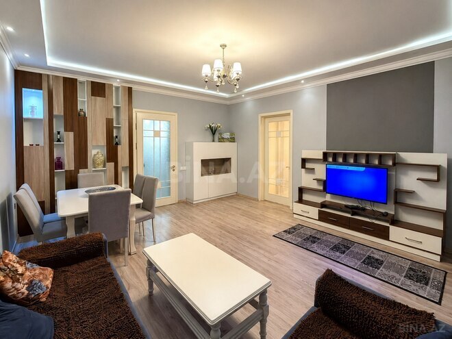 Satılır 3 otaqlı köhnə tikili 100 m², Sahil m., photo 1 from 12