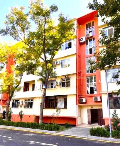 Продаётся 3-комн. вторичка 80 м², пос. Бакиханова, photo 1 from 16