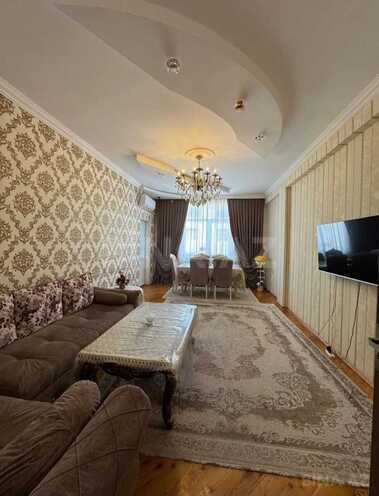 Сдаётся 2-комн. новостройка 70 м², м. Иншаатчылар, photo 1 from 8