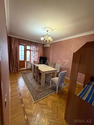 Satılır 4 otaqlı köhnə tikili 110 m², Xalqlar Dostluğu m., photo 1 from 11