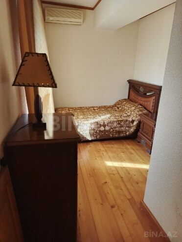 Satılır 3 otaqlı köhnə tikili 70 m², 28 May m., photo 15 from 20