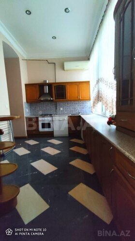 Satılır 4 otaqlı köhnə tikili 150 m², 28 May m., photo 13 from 24