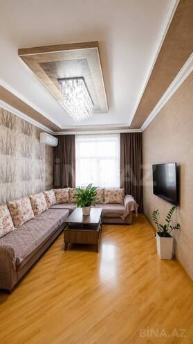 Satılır 3 otaqlı köhnə tikili 85 m², Bakıxanov q., photo 1 from 15