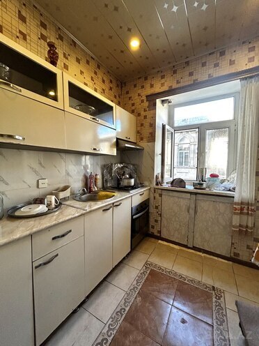 Satılır 2 otaqlı köhnə tikili 60 m², Nizami m., photo 7 from 14