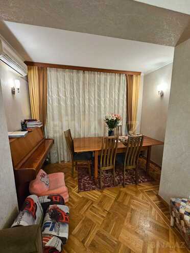Satılır 3 otaqlı köhnə tikili 75 m², İnşaatçılar m., photo 4 from 12