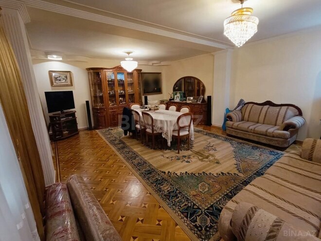 Satılır 5 otaqlı köhnə tikili 130 m², 8-ci mikrorayon q., photo 1 from 18