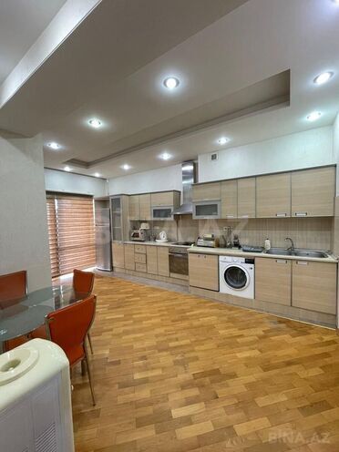 İcarəyə verilir 3 otaqlı yeni tikili 200 m², 28 May m., photo 1 from 9
