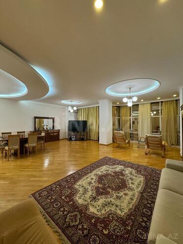 İcarəyə verilir 4 otaqlı yeni tikili 230 m², 28 May m., photo 1 from 31