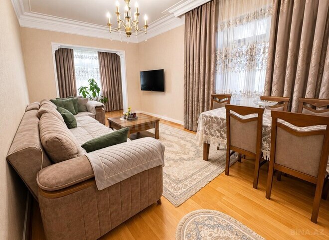 Satılır 4 otaqlı köhnə tikili 120 m², Neftçilər m., photo 1 from 14