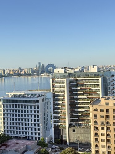 Satılır 4 otaqlı köhnə tikili 120.3 m², Bayıl q., photo 1 from 19