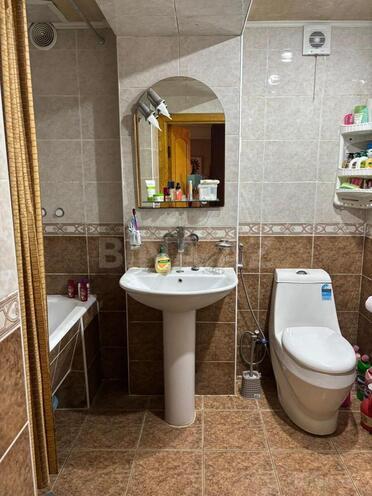 Satılır 3 otaqlı köhnə tikili 95 m², 28 May m., photo 13 from 14