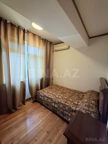 Satılır 3 otaqlı köhnə tikili 70 m², Sahil m., photo 8 from 19