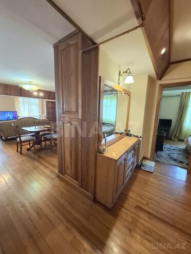 Satılır 3 otaqlı köhnə tikili 70 m², Sahil m., photo 12 from 19
