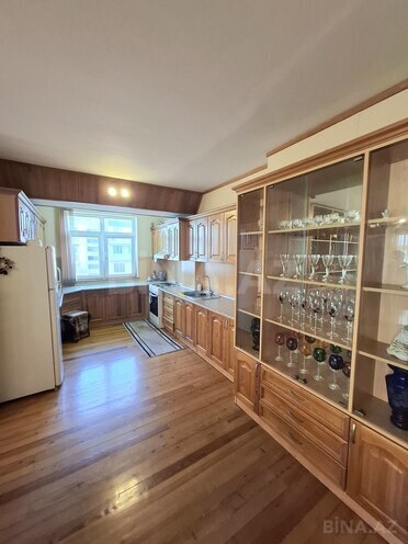 Satılır 3 otaqlı köhnə tikili 70 m², Sahil m., photo 11 from 19