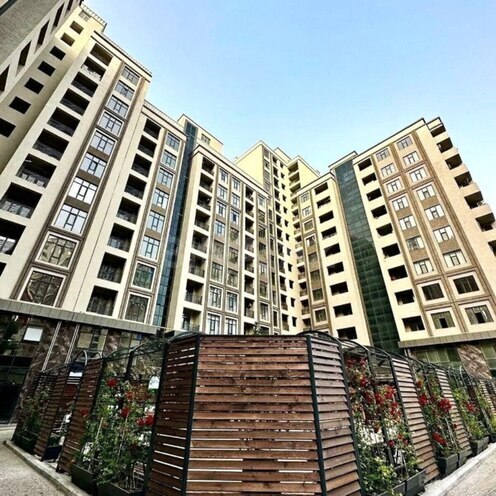 Продаётся 3-комн. новостройка 120 м², м. Гянджлик, photo 1 from 9