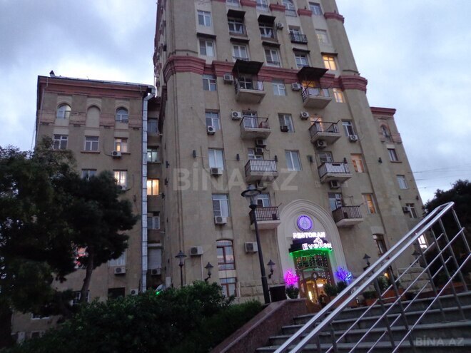 Satılır 2 otaqlı köhnə tikili 60 m², Nizami m., photo 1 from 18