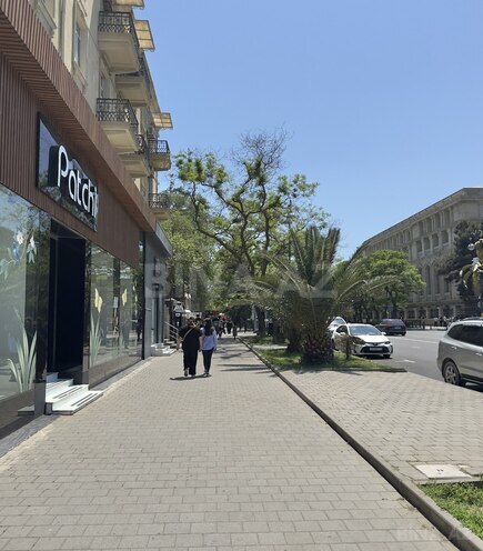 Satılır 3 otaqlı köhnə tikili 80 m², Elmlər Akademiyası m., photo 1 from 17