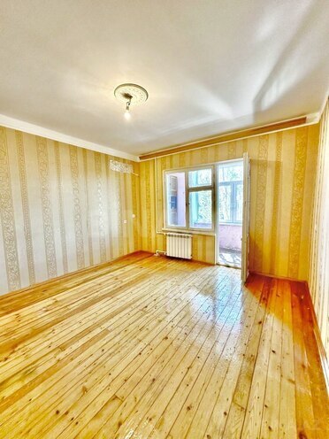 Продаётся 3-комн. вторичка 75 м², м. Кара Караев, photo 1 from 31