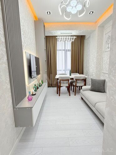 Продаётся 2-комн. новостройка 40 м², м. Кара Караев, photo 1 from 11