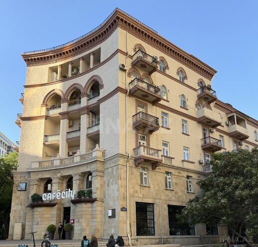 Satılır 3 otaqlı köhnə tikili 90 m², Nizami m., photo 1 from 19
